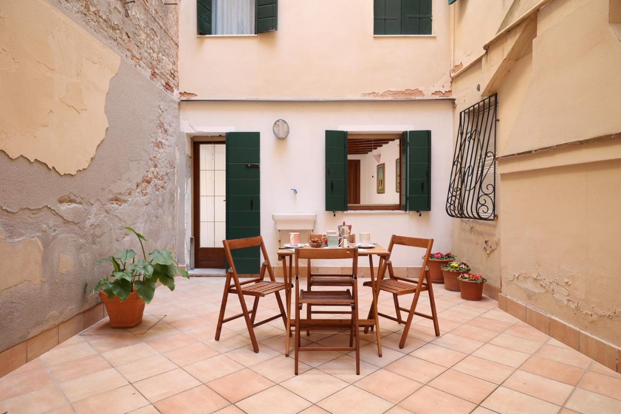 Ca Giardini Apartments In Biennale By Bricola Apartments Venesia Bagian luar foto