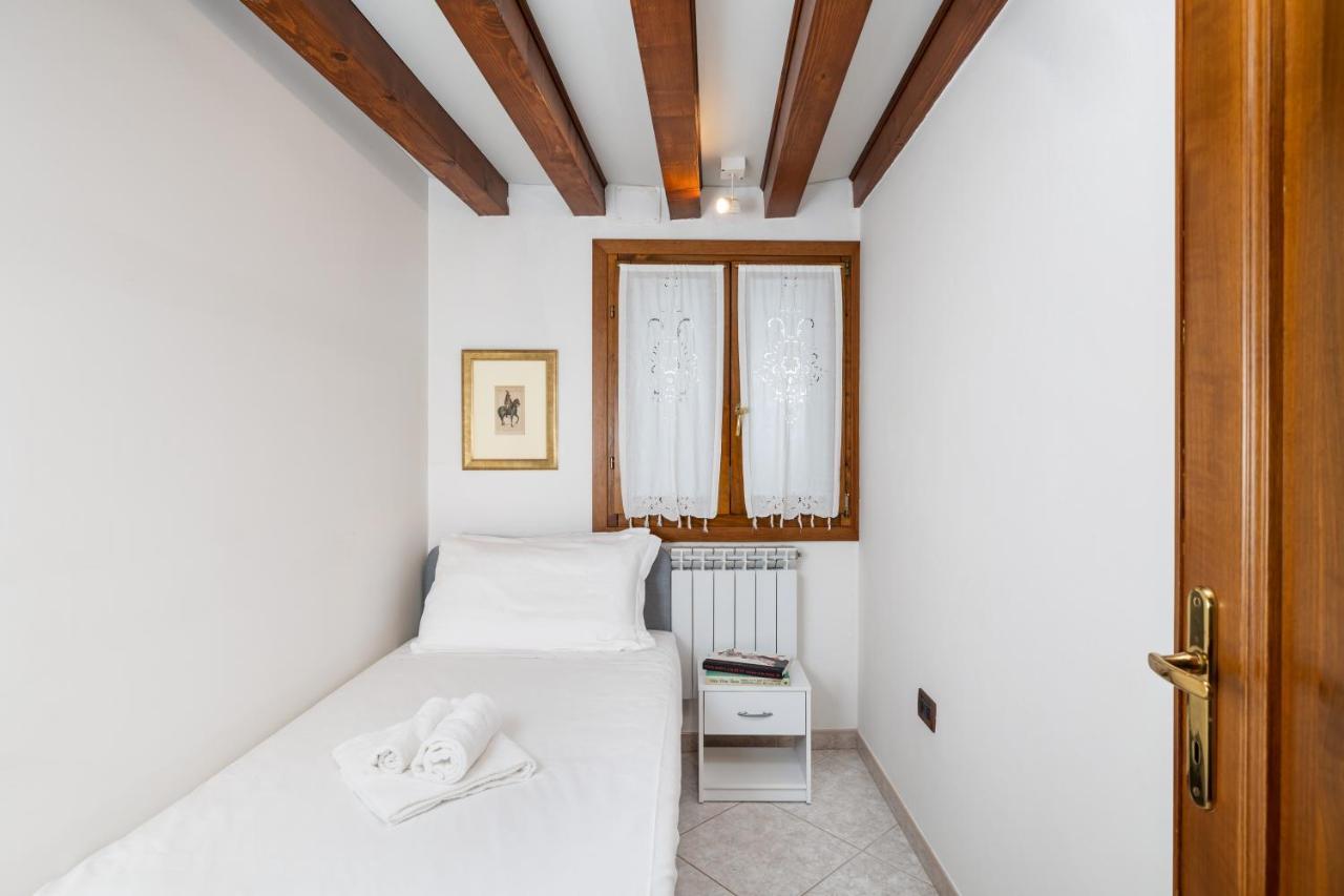 Ca Giardini Apartments In Biennale By Bricola Apartments Venesia Bagian luar foto