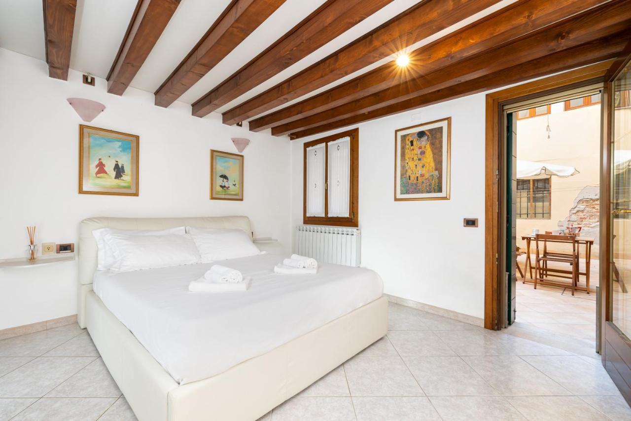 Ca Giardini Apartments In Biennale By Bricola Apartments Venesia Bagian luar foto