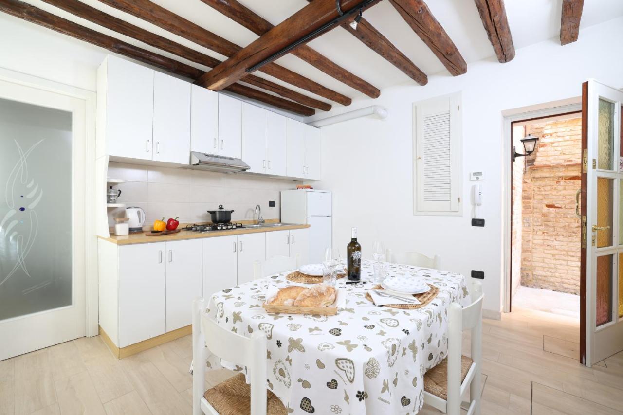 Ca Giardini Apartments In Biennale By Bricola Apartments Venesia Bagian luar foto