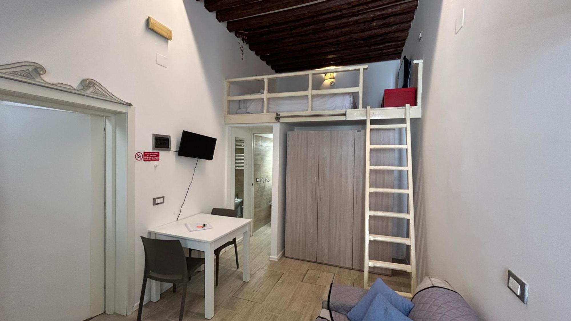 Ca Giardini Apartments In Biennale By Bricola Apartments Venesia Bagian luar foto